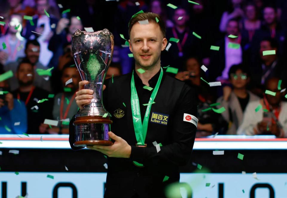 队员临危不 队员临危不